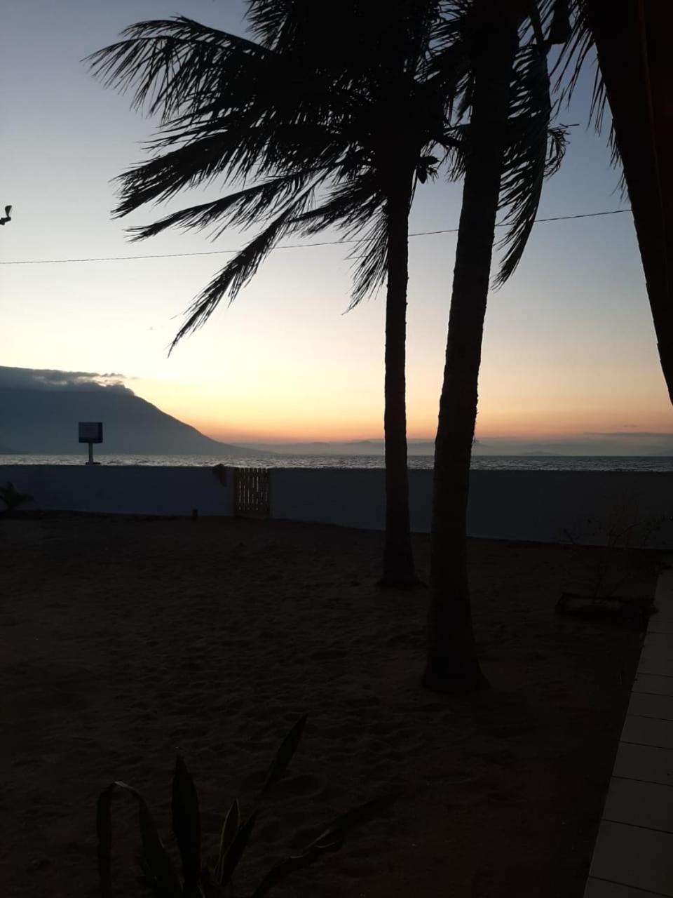 Pe Na Areia, Casa Na De Frente O Mar